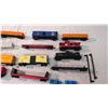 Image 5 : 16 piece train set cars - Canadian Pacific (plastic)