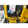 Image 2 : Dewalt 225 PSI 15 Gal. Air Compressor
