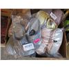 Image 1 : 14 New Pairs of Assorted Slippers