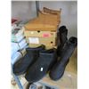 Image 1 : 3 Pairs of Assorted Men's & Women's Boots