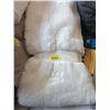 Image 1 : 4' x 6' White Fun Fur Area Carpet