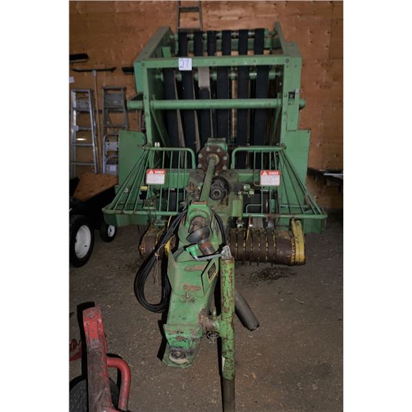 John Deere 410 Round Baler (2 pics)