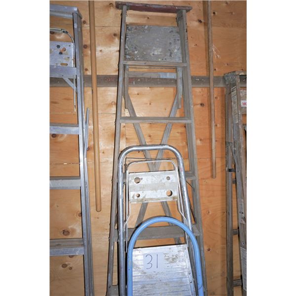7ft Wood Step Ladder