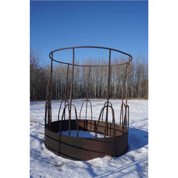 Round Bale Feeder with top extension to hold 2 bales