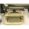 Image 1 : Royal Typewriter - Safari