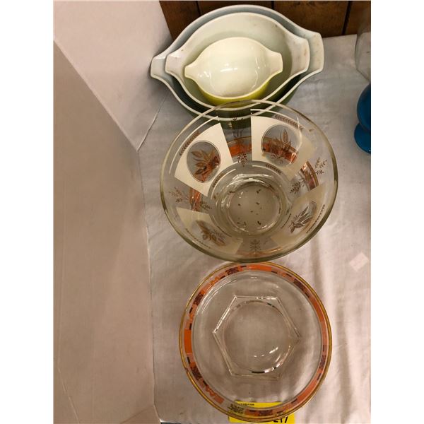 Collection of Vintage Serving Dishes - set of 3 Pyrex dishes