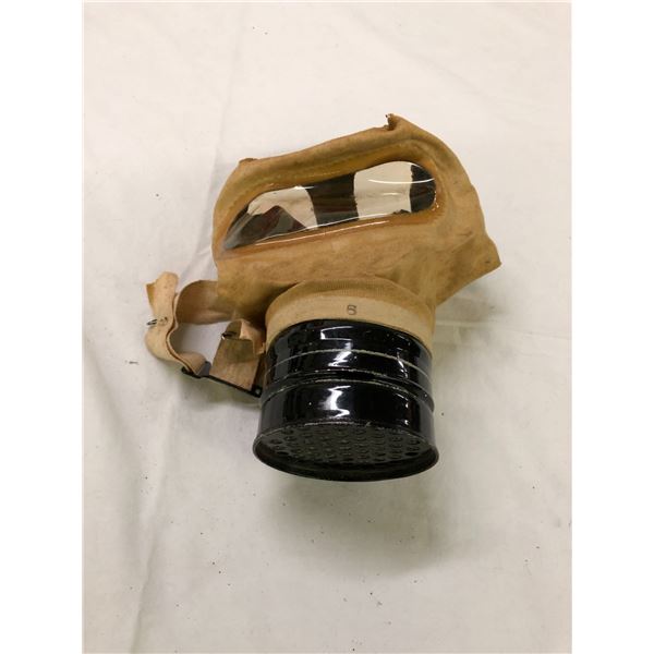 WWII Canadian ARP 1942 Dated Gas Mask