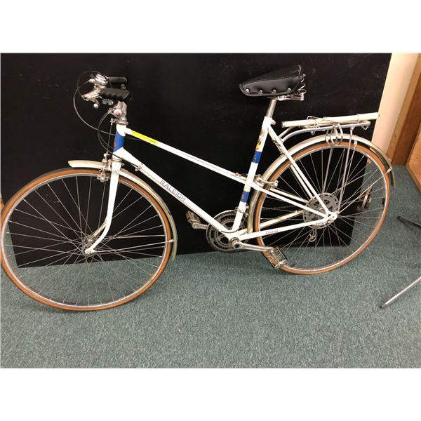 Vintage 10 Speed Ladies Raleigh Record Street Bike - with Hand brakes - White