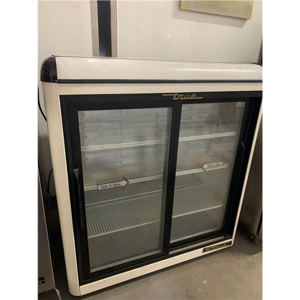 True Model GDM-09 double sliding glass door reach in beverage cooler counter top model PLEASE NOTE..