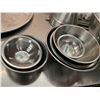 Image 3 : Lot of 8 asst size stainless mixing bowls