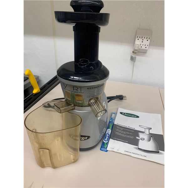 Omega Commercial Juicer with manual