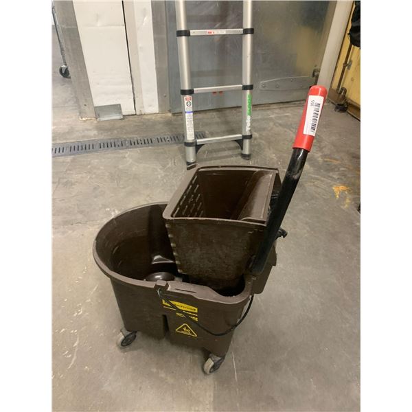 Rubbermaid commercial Mop Bucket