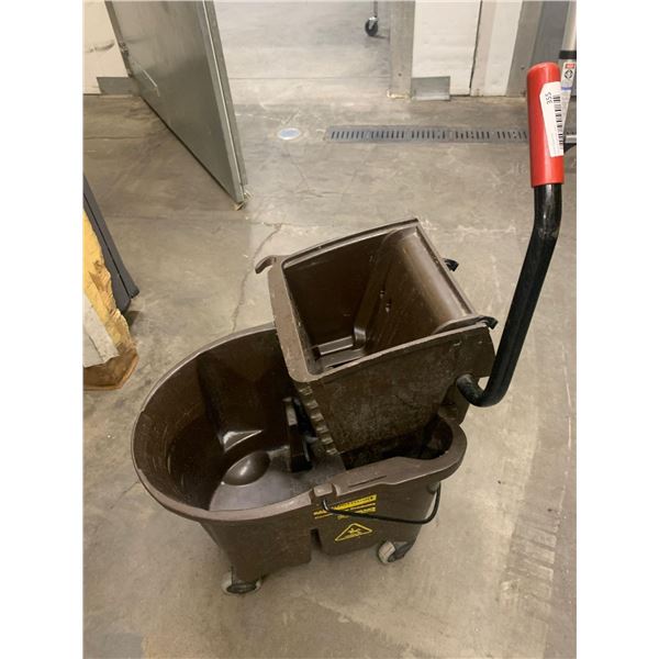 Rubbermaid commercial Mop Bucket
