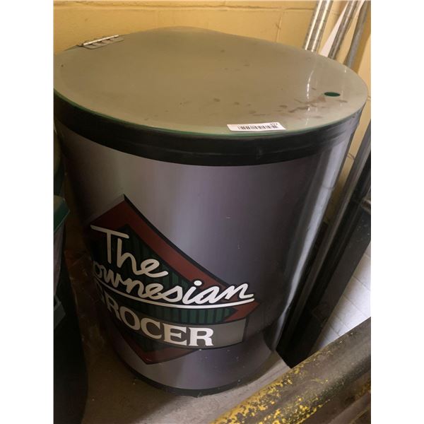 Upright Ice Chest Beverage Display with Lid