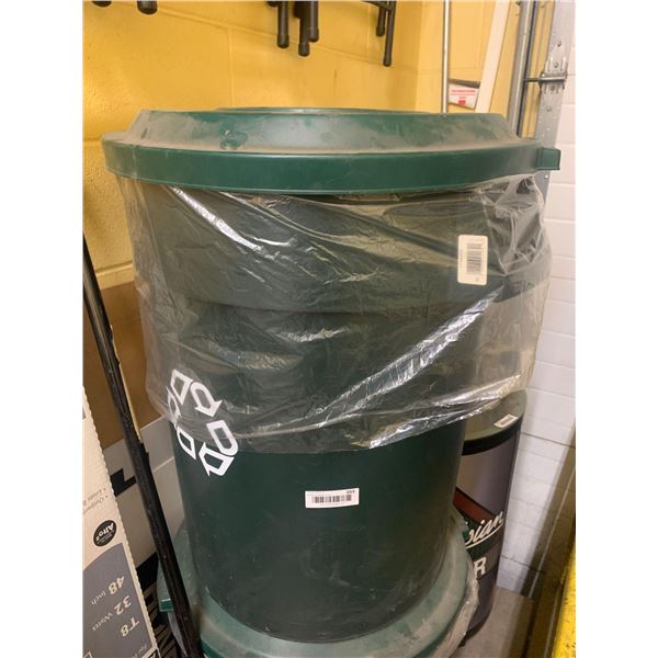 Rubbermaid Greenn Recycle Bin with Lid