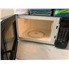 Image 2 : Danby Black microwave
