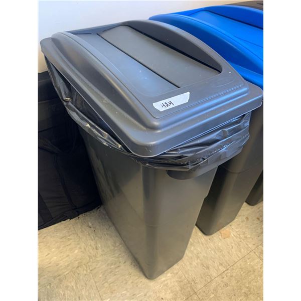 Tall garbage Container with Lid black