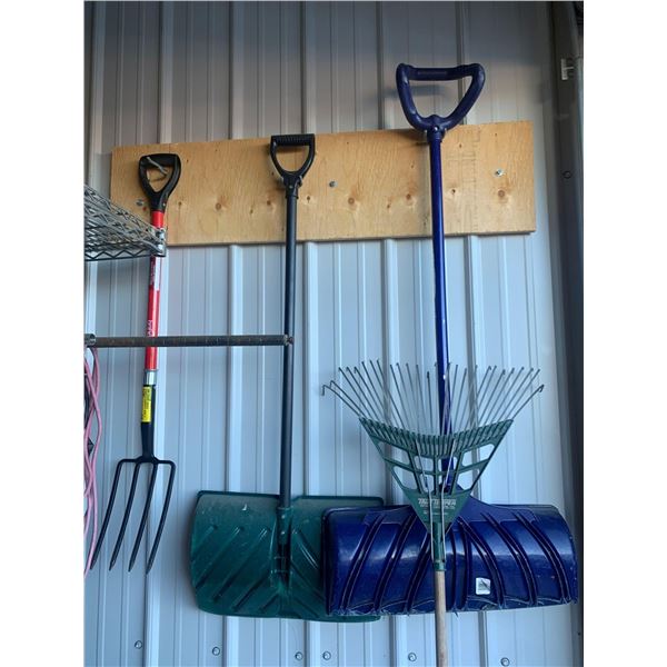 Lot of 4 hand landscape tools