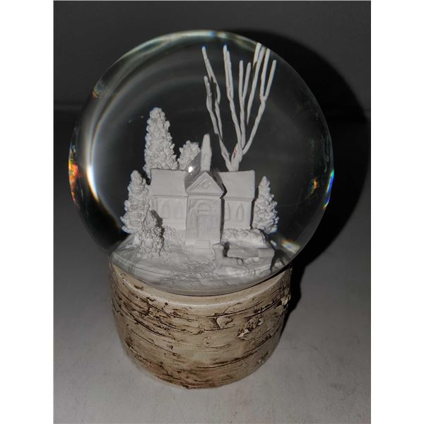 Snowy House Snow Globe
