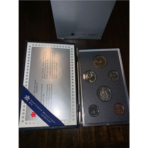 Royal Canadian Mint 1988 Specimen Coin Set ith Display and Certificate