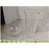 Image 2 : Glass Vase and Bowls, 1 Plastic Vase