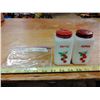 Image 1 : 2 Pepper Shakers