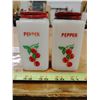 Image 2 : 2 Pepper Shakers