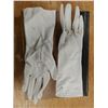 Image 2 : Pair of White Ladies Gloves