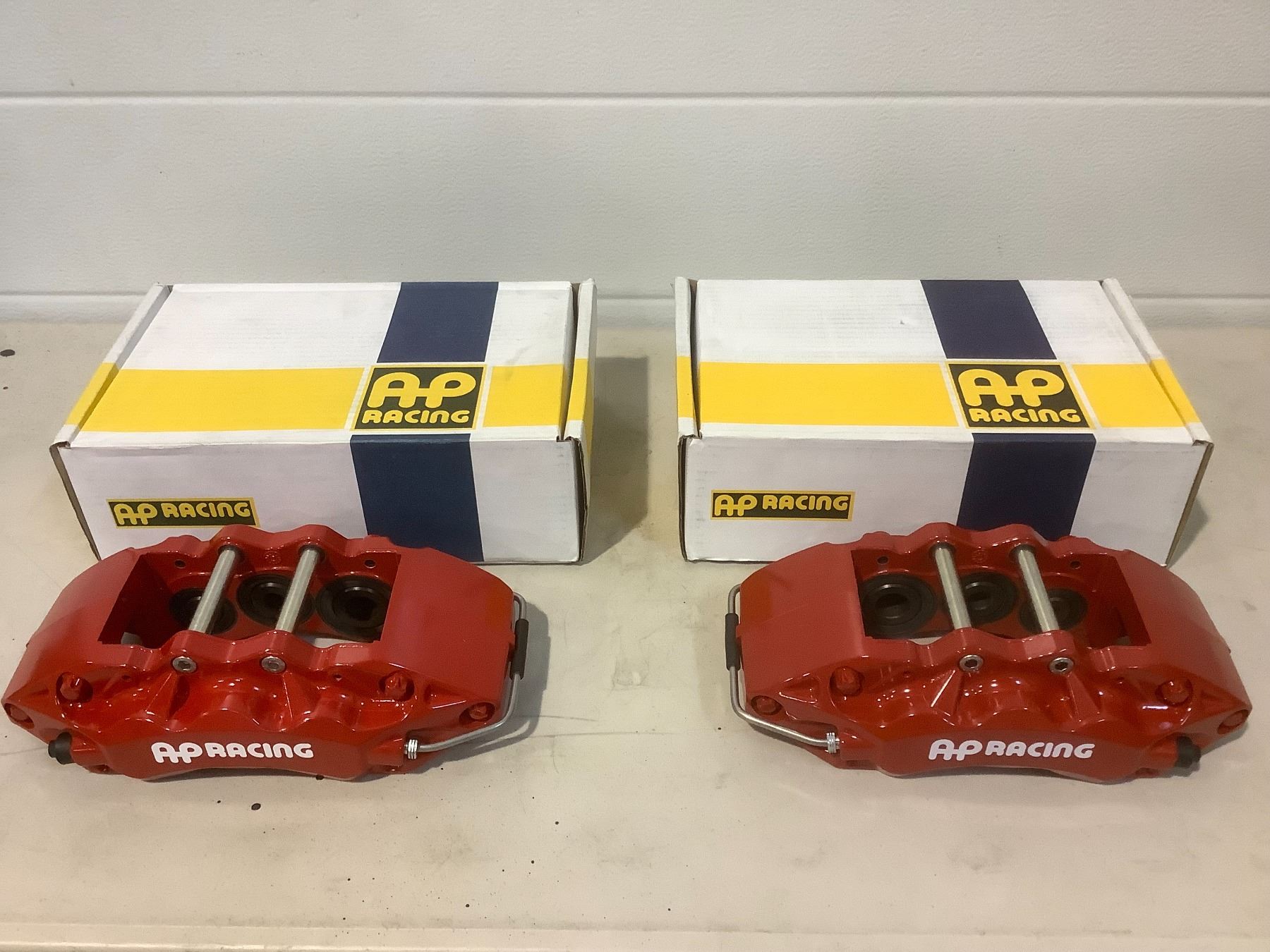 *BOTH NEW* AP RACING ALLOY CALIPERS CP9040-5S0R2 & CP9040-4S0R2