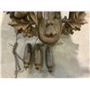 Image 8 : VERY LARGE OVERSIZED HEAVILY CARVED HUNTSMAN THEME WOODEN CUCKOO CLOCK 41 X 29"