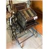 Image 2 : ANTIQUE BURROUGHS ADDINT MACHINE ON STAND