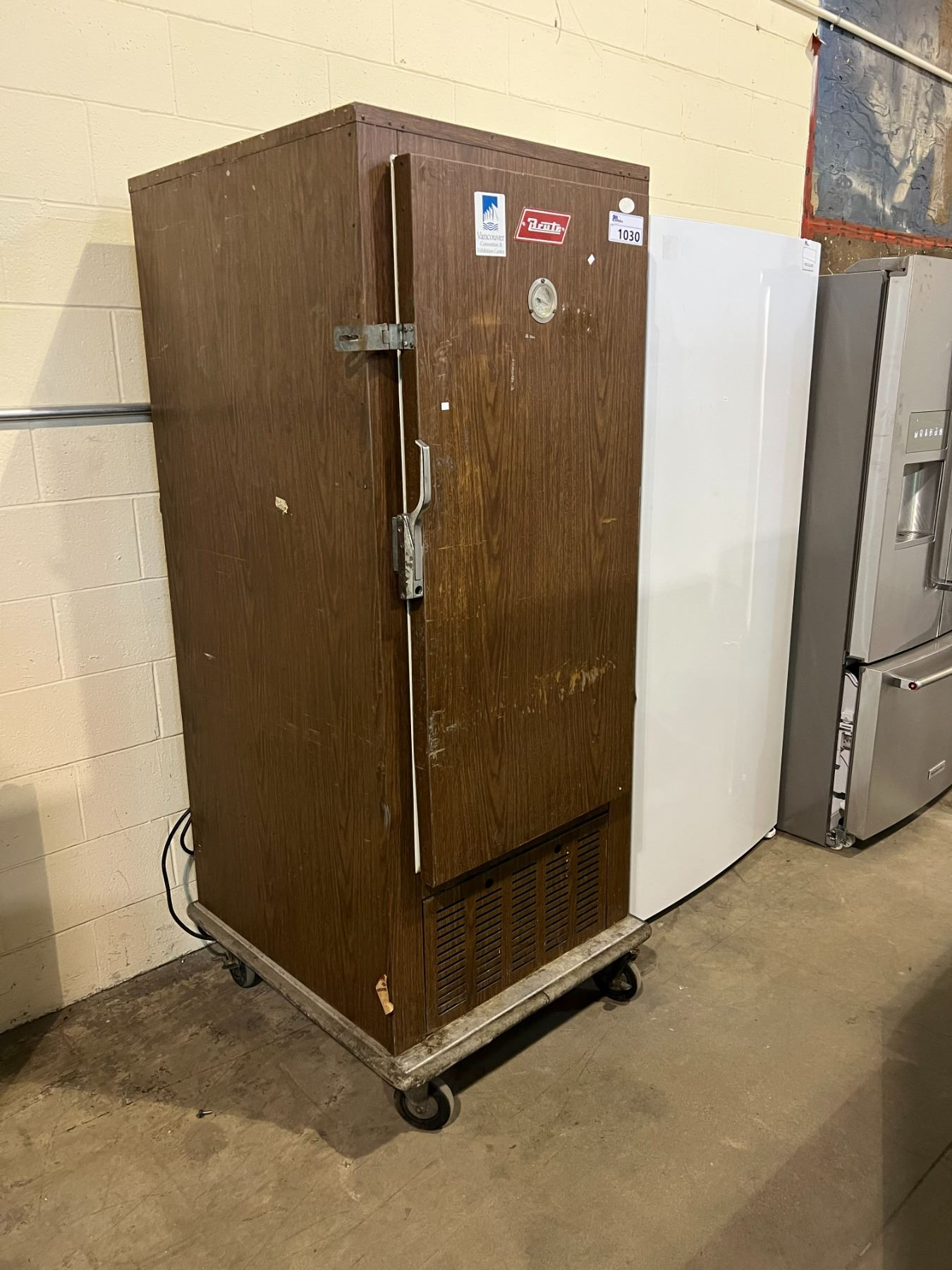 Mobile Standing Freezer BRUTE COMMERCIAL STANDING FREEZER WITH MOBILE CART - Able Auctions