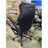 Image 2 : BLACK LAZBOY EXECUTIVE OFFICE CHAIR
