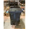 Image 2 : RUBBERMAID JANITORIAL CART