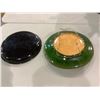 Image 2 : DOW OLD STOCK ALE SERVING TRAY & DECORATIVE POTTERY PLATE