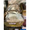 Image 2 : SHELF OF ASSORTED WORK GLOVES, FASTENERS, NAILS & MORE