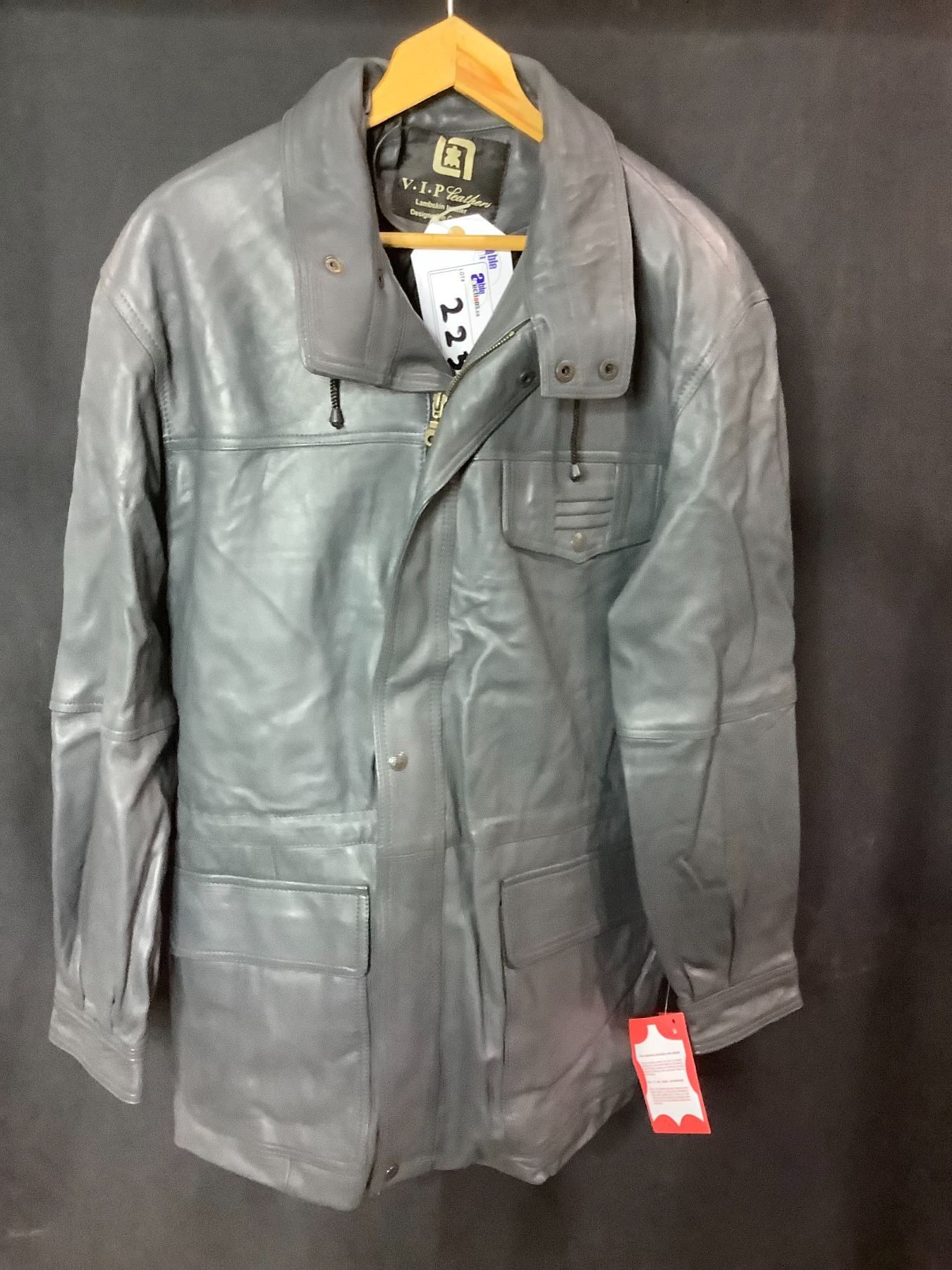 *NEW WITH TAGS* VIP LEATHERS CANADA LEATHER JACKET SIZE SX