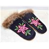 Image 1 : HANDMADE NATIVE MITTS BEADED WITH FUR TRIM