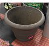 Image 1 : 20" PLASTIC PLANTERS POT