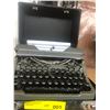 Image 1 : Antique typewriter - Underwood 1940's
