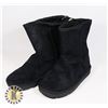 Image 1 : WOMENSNAVY UGG STYLE BOOT SIZE 5