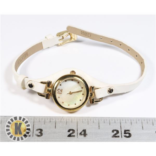 945-125 WHITE LEATHER BAND WATCH ACCENT