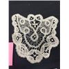 Image 2 : Very Fine Handmade Lace Shield Medallion