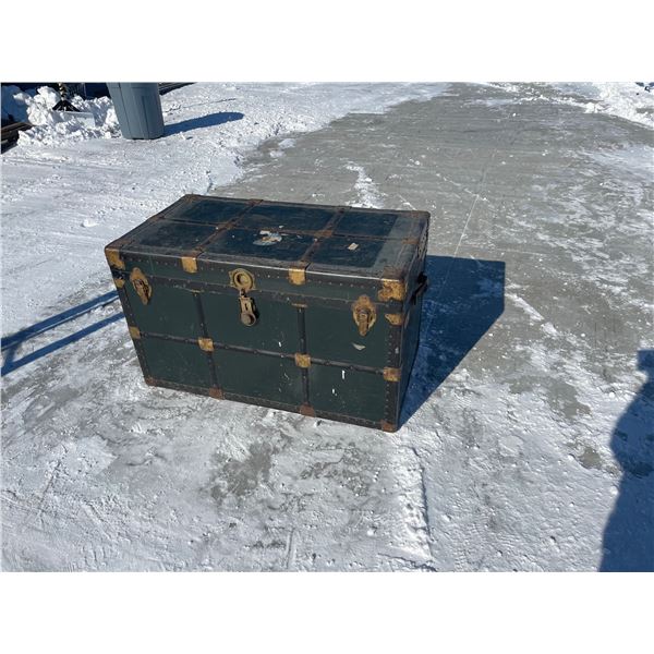 VINTAGE TRUNK