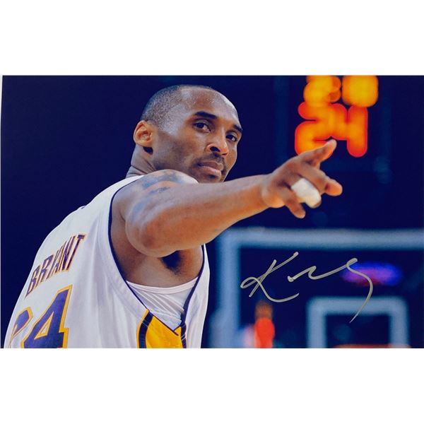 Autograph Signed Kobe Bryant Photo