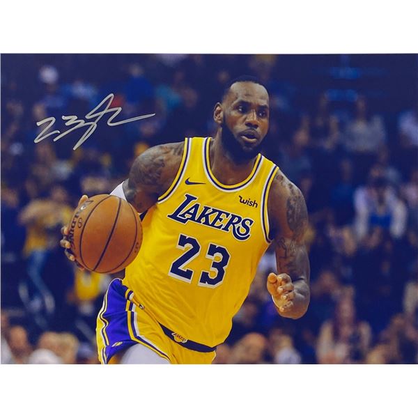 Autograph Signed Basketball LeBron James Photo