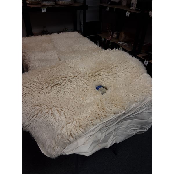 Wool bed cover
