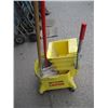 Image 3 : MOP BUCKET WITH SQUEEGEE & 2 MOPS