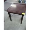 Image 1 : SMALL SQUARE END TABLE