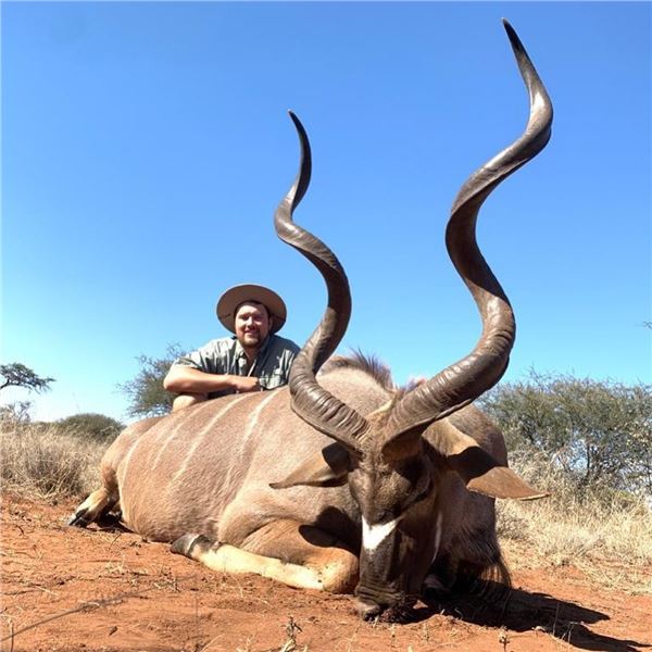 10-Day South Africa Hook and Barrell Safari for 2 Hunters and 2 Observers